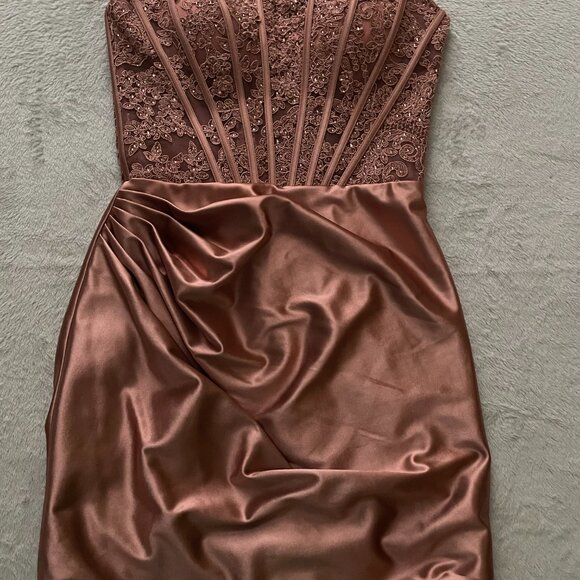 Sherri Hill, Homecoming, Lace Satin Dress in Rose Gold, FITS More Like a Size 0! - Picture 7 of 16